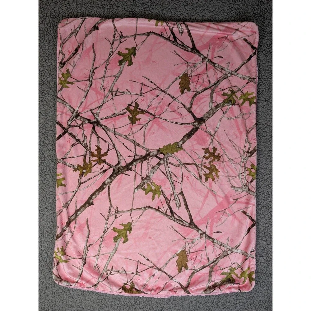 Bass Pro Shops TrueTimber Pink Camo Sherpa Lined Baby Blanket Girls 39